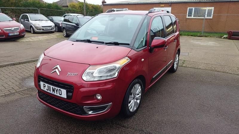 Red Used 2011 Citroën C3 Picasso Exclusive MPV | £2,289 (Fair price) - Image 1/4