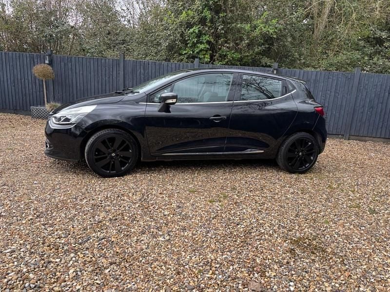 Used Renault Clio IV Dynamique 90 HP (66 kW) 2015 Black Hatchback