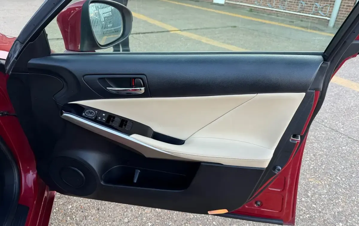 Used Lexus IS300h Executive Line 2015 Red Sedan