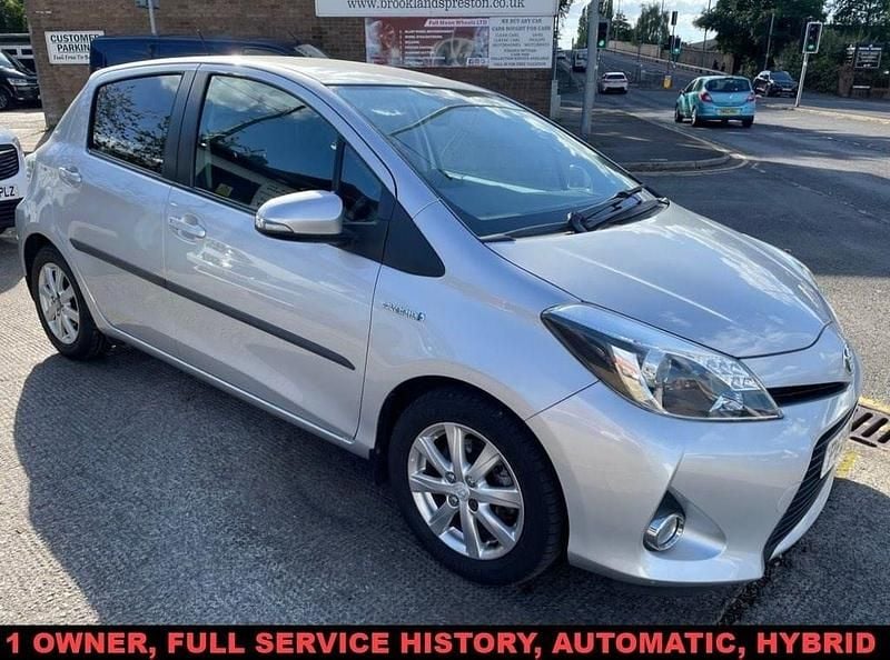 Silver Used 2013 Toyota Yaris Hybrid T4 Hatchback | £7,995 (Expensive) - Image 1/4