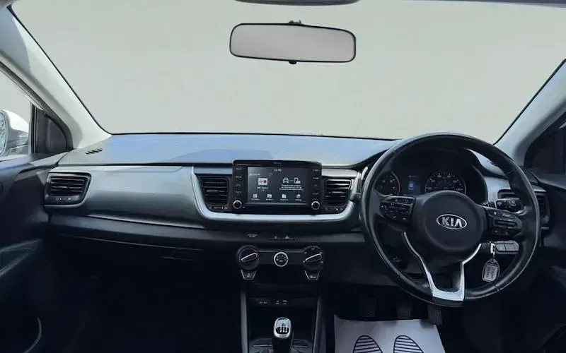 Used Kia Stonic 99 HP (72 kW) 2018 White SUV
