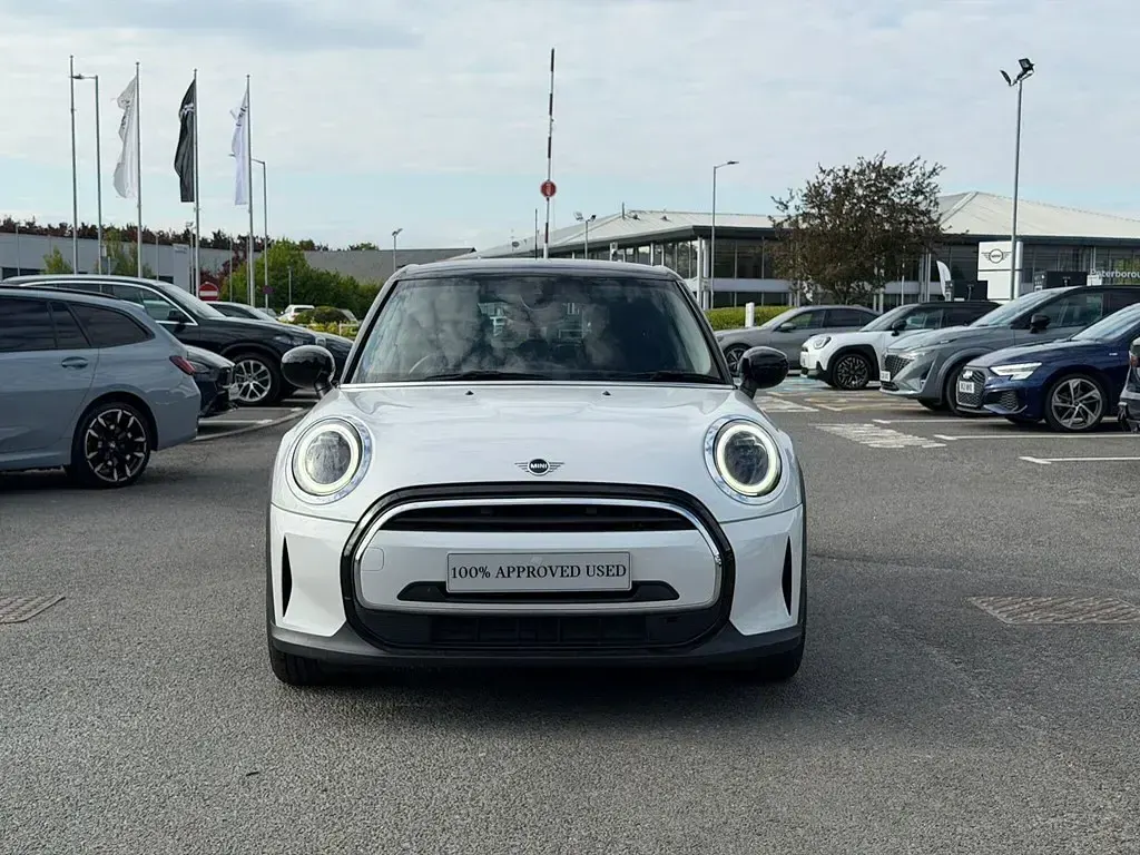 Used Mini Cooper Classic 134 HP (98 kW) 2024 White Hatchback