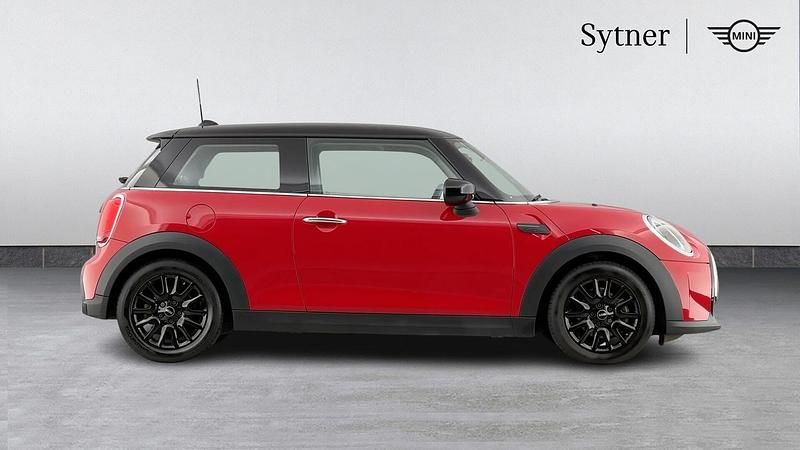 Used Mini Cooper Classic 134 HP (98 kW) 2022 Red Hatchback