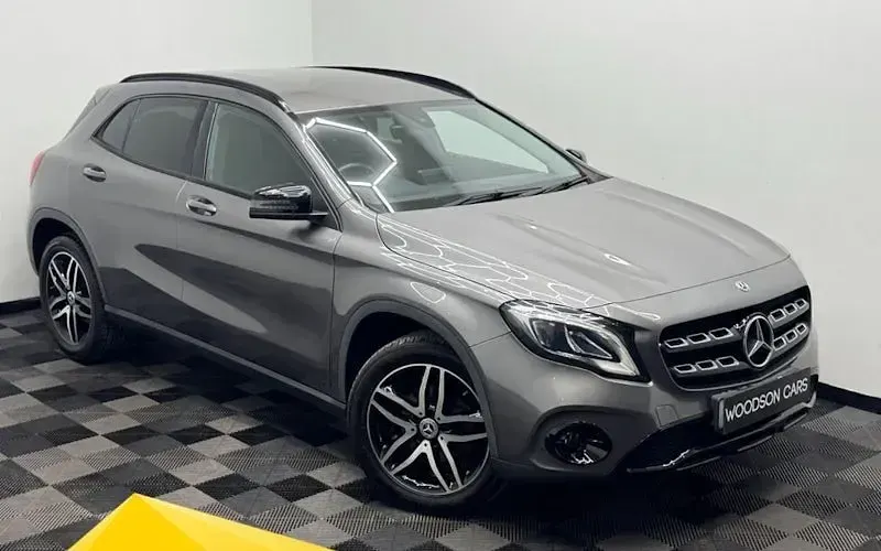 Usado Mercedes GLA180 Urban 122 HP (89 kW) 2019 SUV