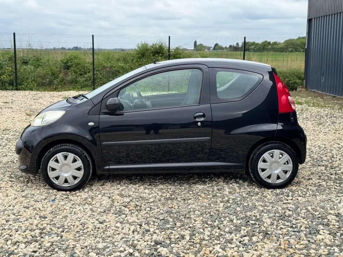 Used Peugeot 107 68 HP (50 kW) 2007 Black Hatchback