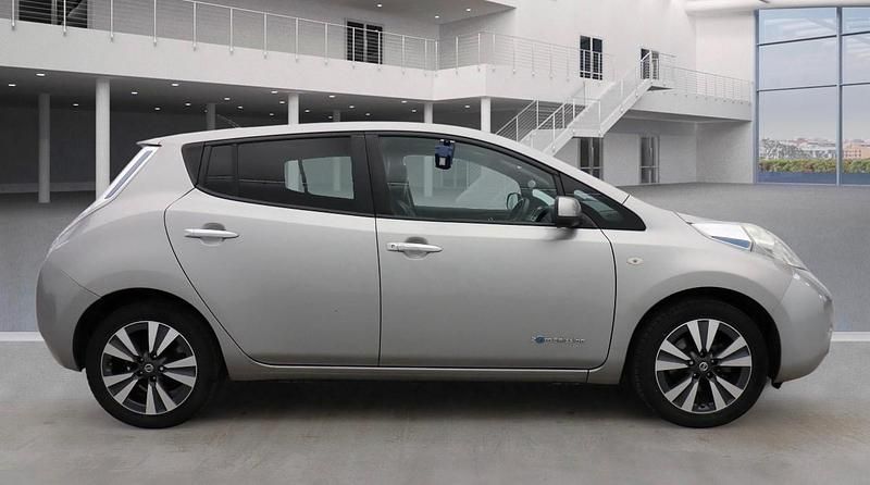 Used Nissan Leaf Tekna 80 kW (109 HP) 2015 Silver Hatchback