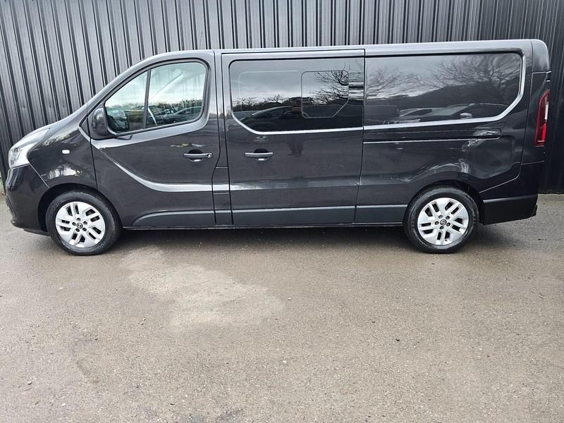 Used Nissan NV300 Tekna 170 HP (125 kW) 2020 Black Van