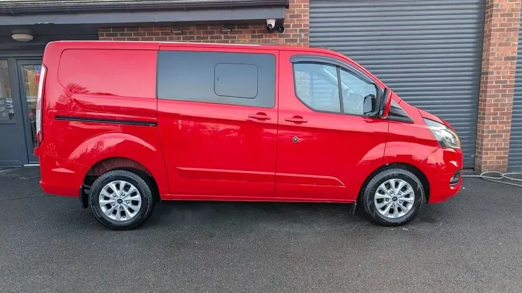 Used Ford 300 Limited 170 HP (125 kW) 2022 Red Van