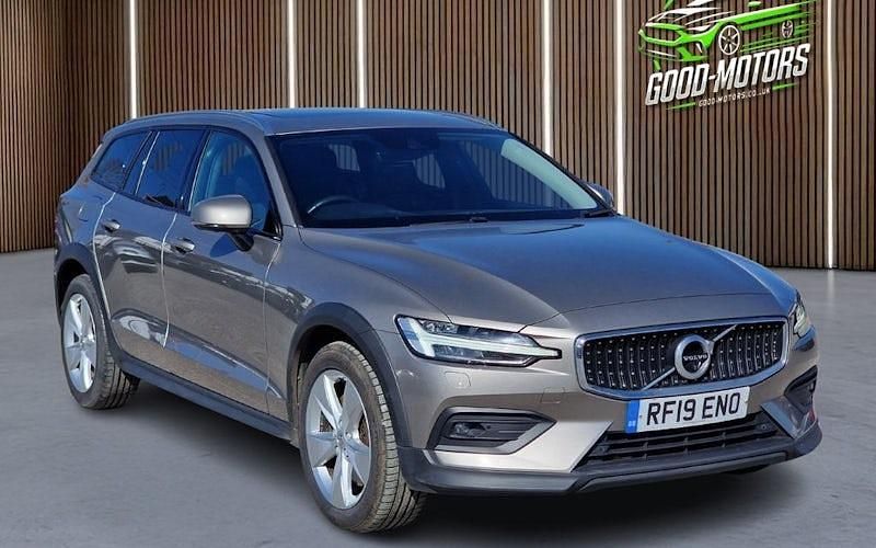Usado Volvo V60 CC Plus 190 HP (139 kW) 2019 Cinzento Carrinha