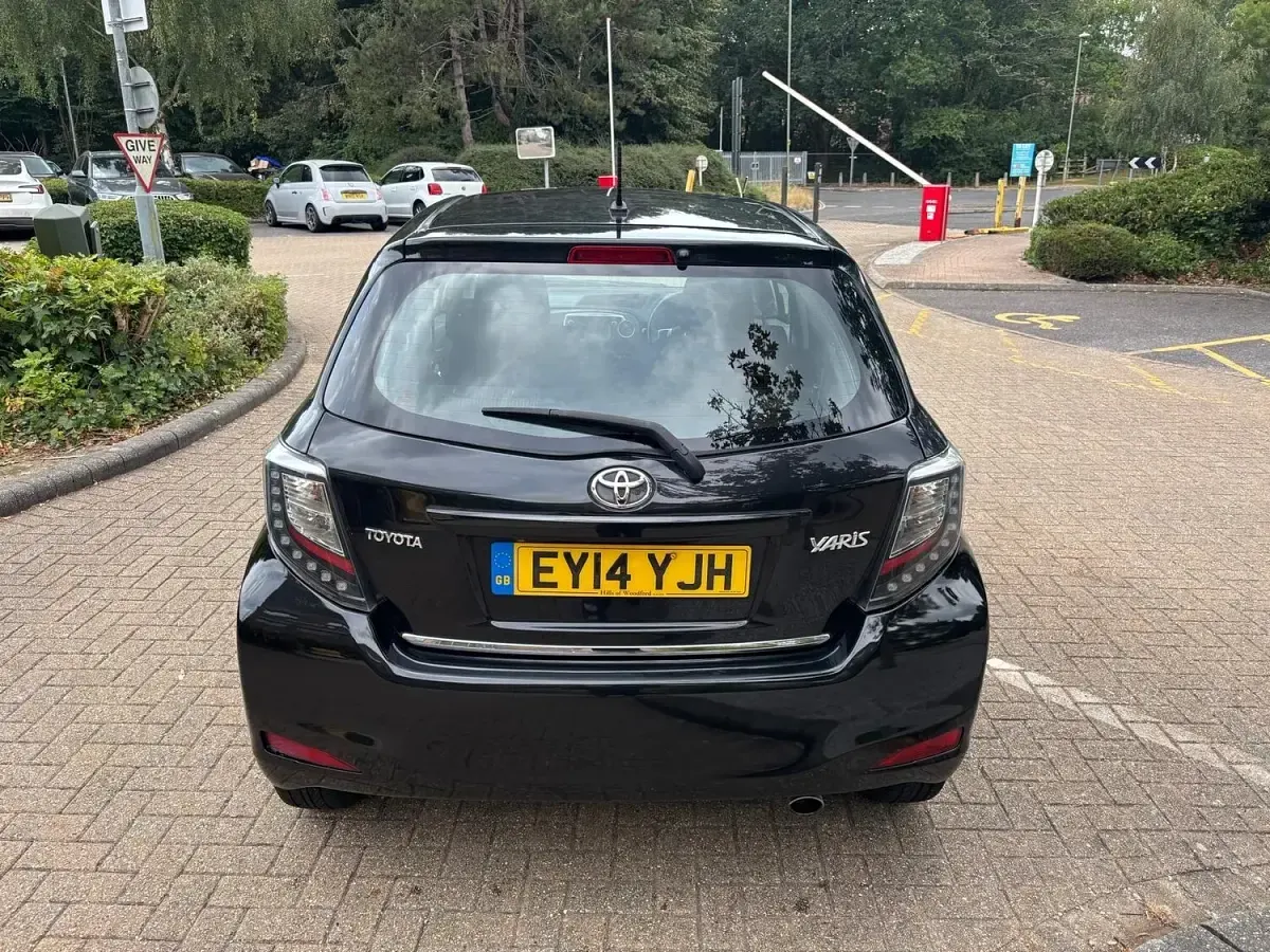 Used Toyota Yaris 2014 Black Hatchback