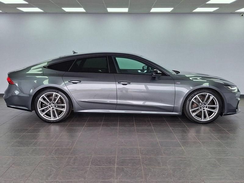 Usado Audi A7 Sportback Black Edition 204 HP (150 kW) 2022 Cinzento Citadino