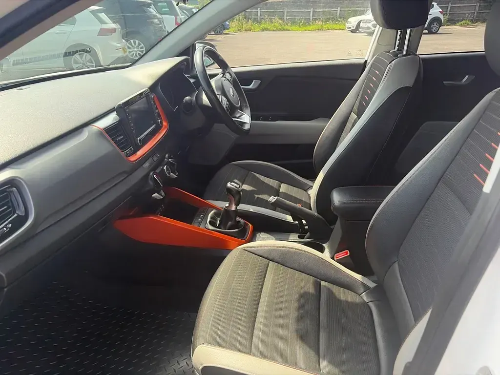 Used Kia Stonic 118 HP (86 kW) 2019 White SUV