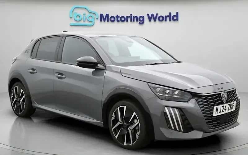 Second-hand Peugeot 208 GT 102 CP (75 kW) 2024 Hatchback