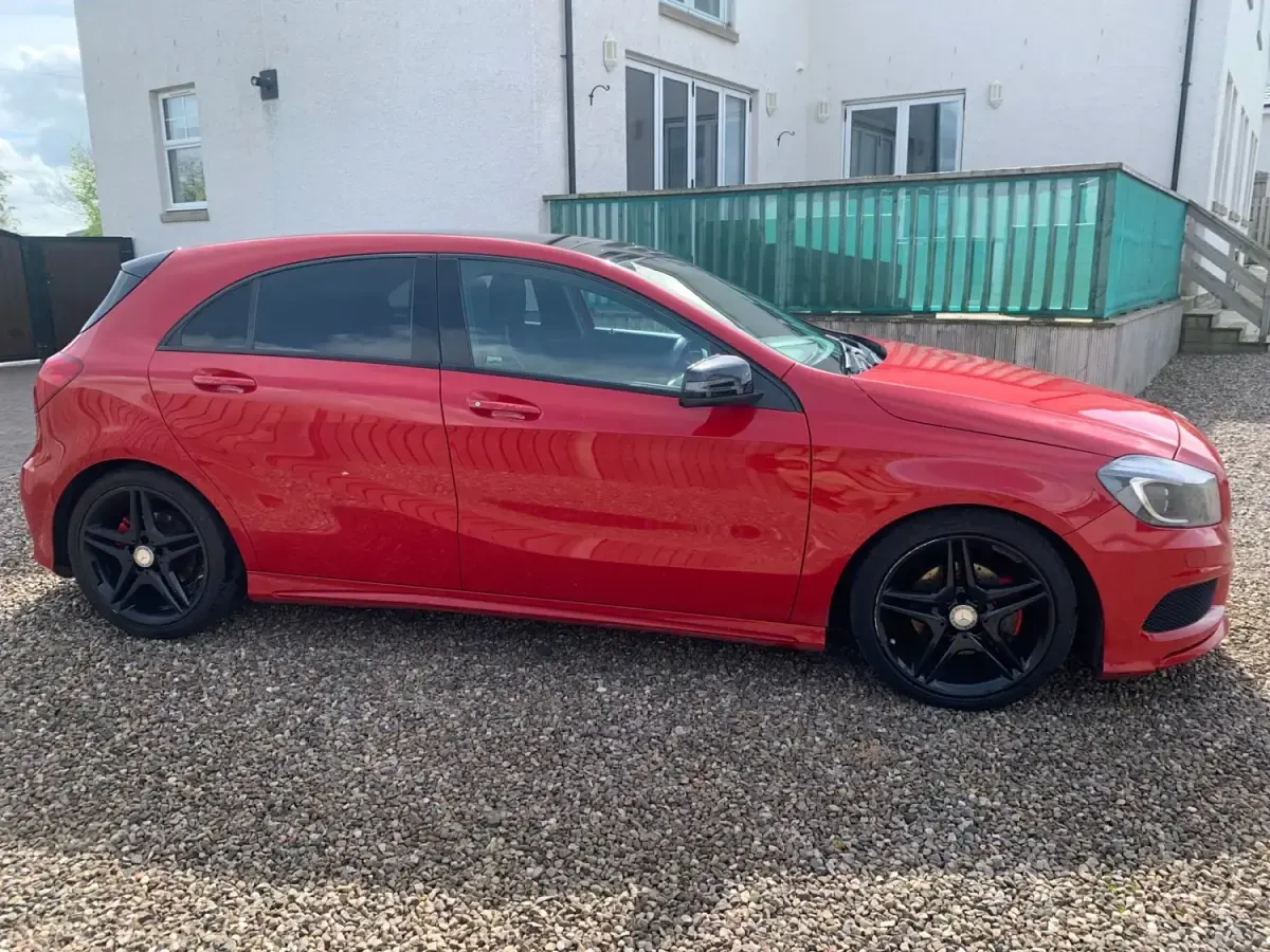Begagnad Mercedes A180 AMG 2015 Röd Halvkombi