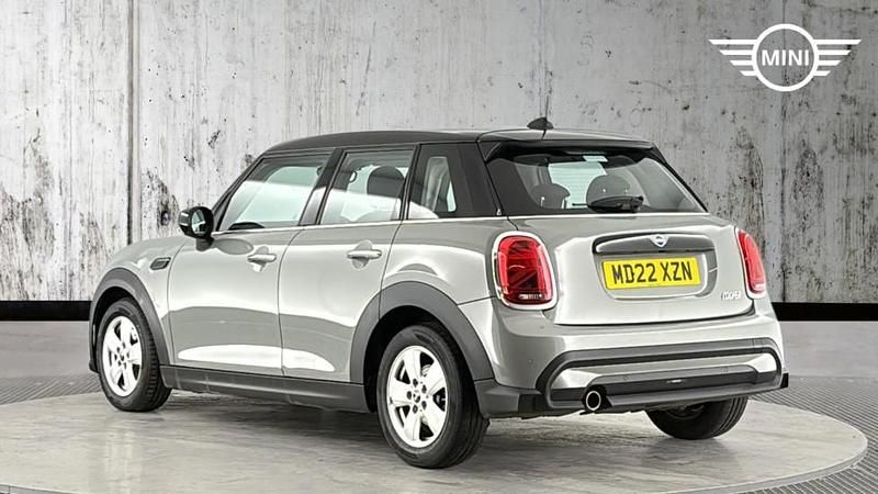 Usado Mini Cooper Classic 134 HP (98 kW) 2022 Cinzento Citadino