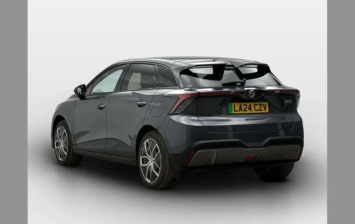 Begagnad MG MG4 EV Trophy 180 kW (245 HK) 2024 Grå Halvkombi