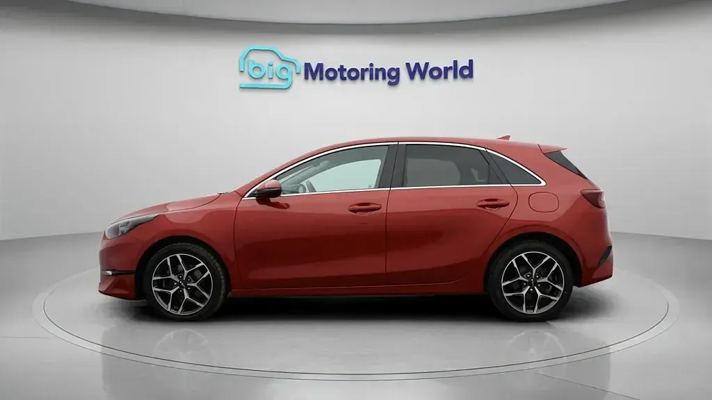 Usado Kia Ceed 158 HP (116 kW) 2022 Vermelho Citadino