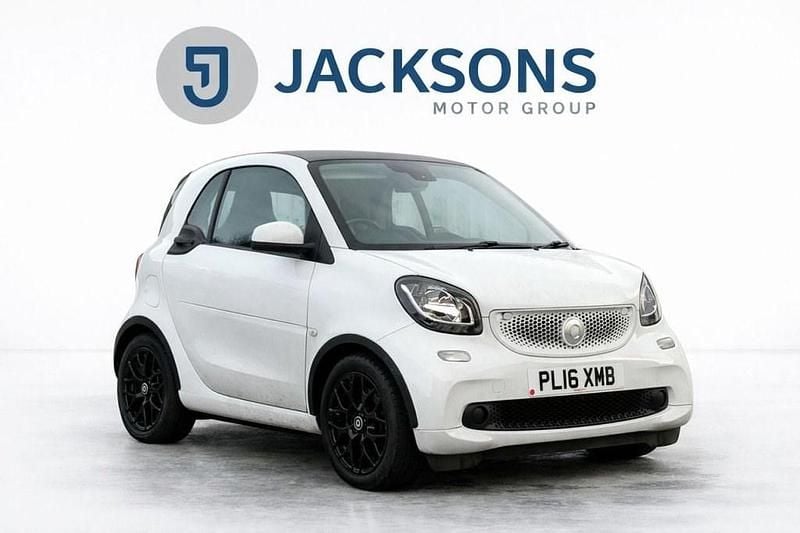 White Used 2016 Smart ForTwo Coupé Coupe | £8,980 (Fair price) - Image 1/2