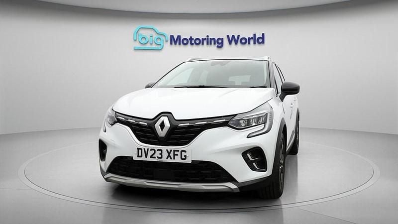 Second-hand Renault Captur Techno 145 CP (106 kW) 2023 Alb SUV