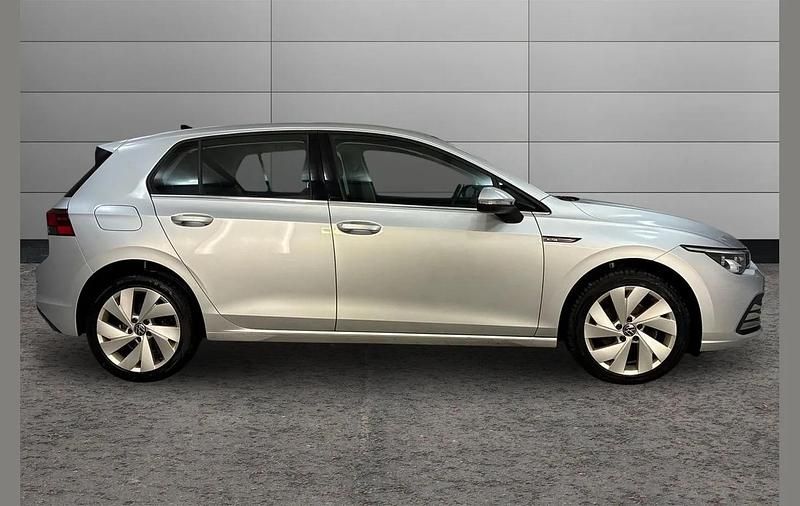Używany VW Golf VIII Style 130 KM (95 kW) 2020 Srebrny Hatchback