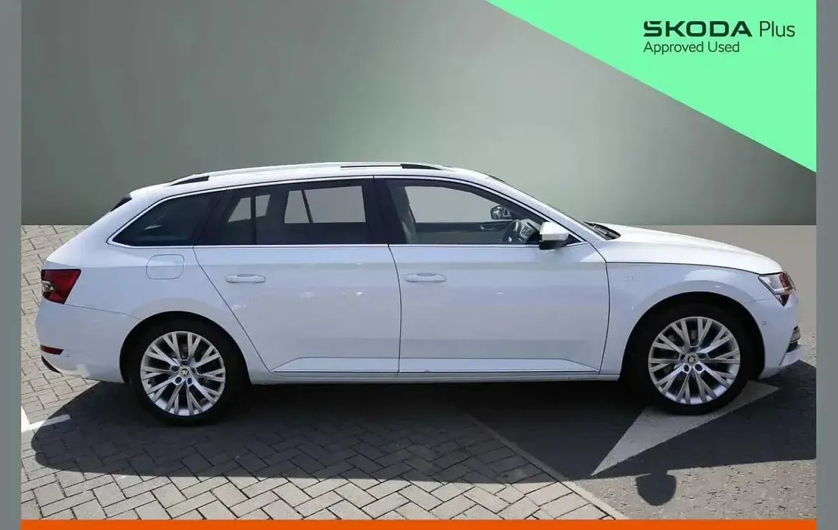 Used Skoda Superb LAURIN & KLEMENT 190 HP (139 kW) 2022 Moon white metallic Estate