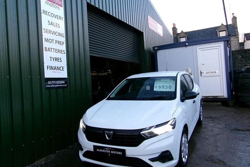 Used Dacia Sandero Essentiel 90 HP (66 kW) 2021 White Hatchback