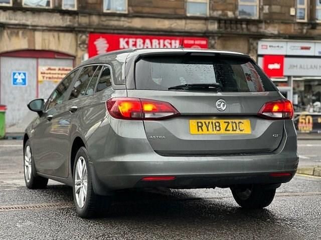 Used Vauxhall Astra Design Edition 110 HP (80 kW) 2018 Grey Estate