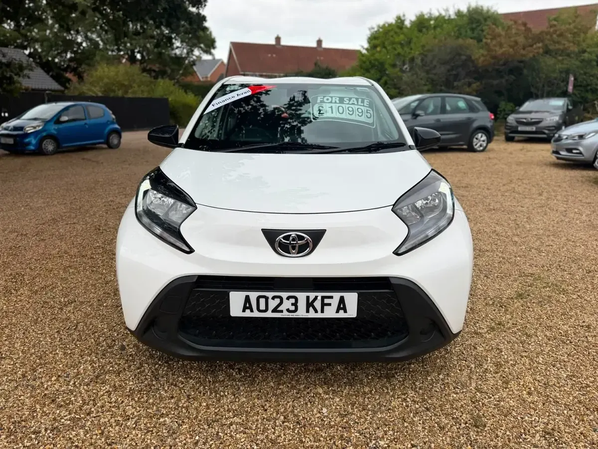 Used Toyota Aygo X PURE 70 HP (51 kW) 2023 White SUV