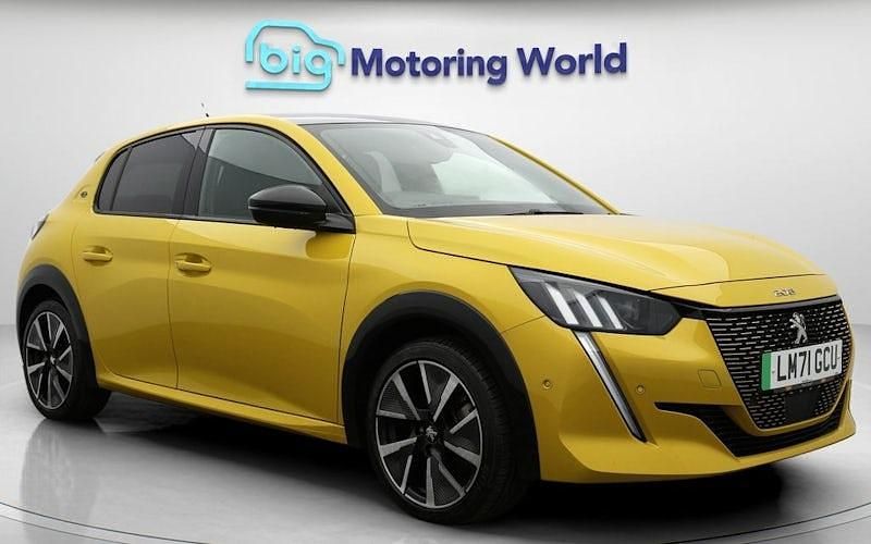 Used Peugeot e-208 Premium 100 kW (136 HP) 2021 Yellow Hatchback