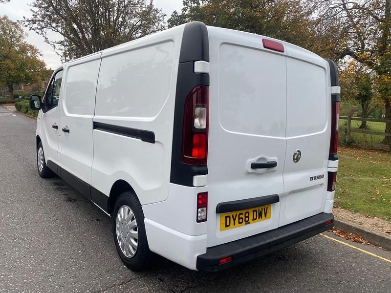 Gebraucht Vauxhall Vivaro Sportive 125 PS (91 kW) 2018 Weiß Van / Kleinbus