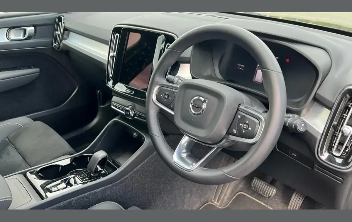 Used Volvo XC40 Plus 194 HP (142 kW) 2025 Black SUV