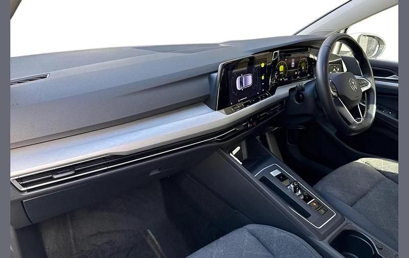 Used VW Golf VIII Life 147 HP (108 kW) 2023 White Hatchback