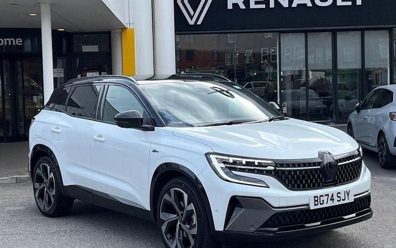 Twotone metallic arctic white with diamond black roof Used 2024 Renault Austral Iconic Esprit Alpine SUV | £27,256 (Fair price) - Image 1/3