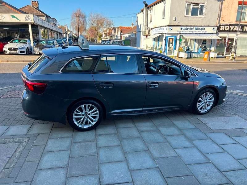 Used Toyota Avensis Business Edition 112 HP (82 kW) 2016 Grey Estate