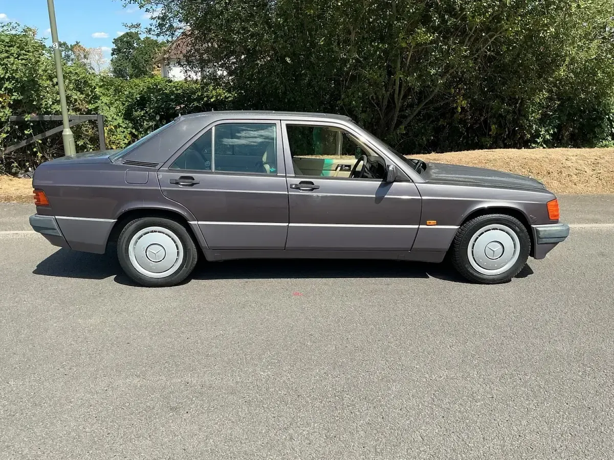 Used Mercedes 190 1992 Tanzanite metallic Sedan