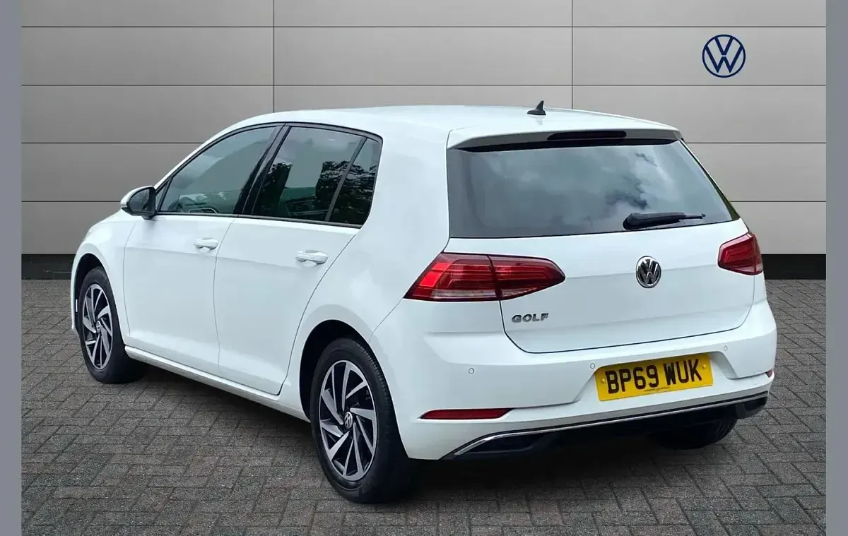 Begagnad VW Golf VIII Edition 147 HK (108 kW) 2020 Vit Halvkombi