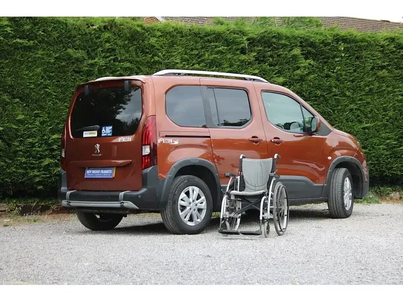Gebraucht Peugeot Rifter Allure 131 PS (96 kW) 2021 Braun Van / Kleinbus