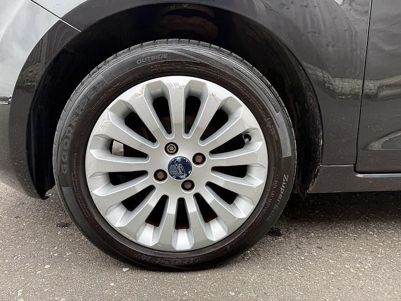 Begagnad Ford Ka Zetec 69 HK (50 kW) 2011 Svart Halvkombi
