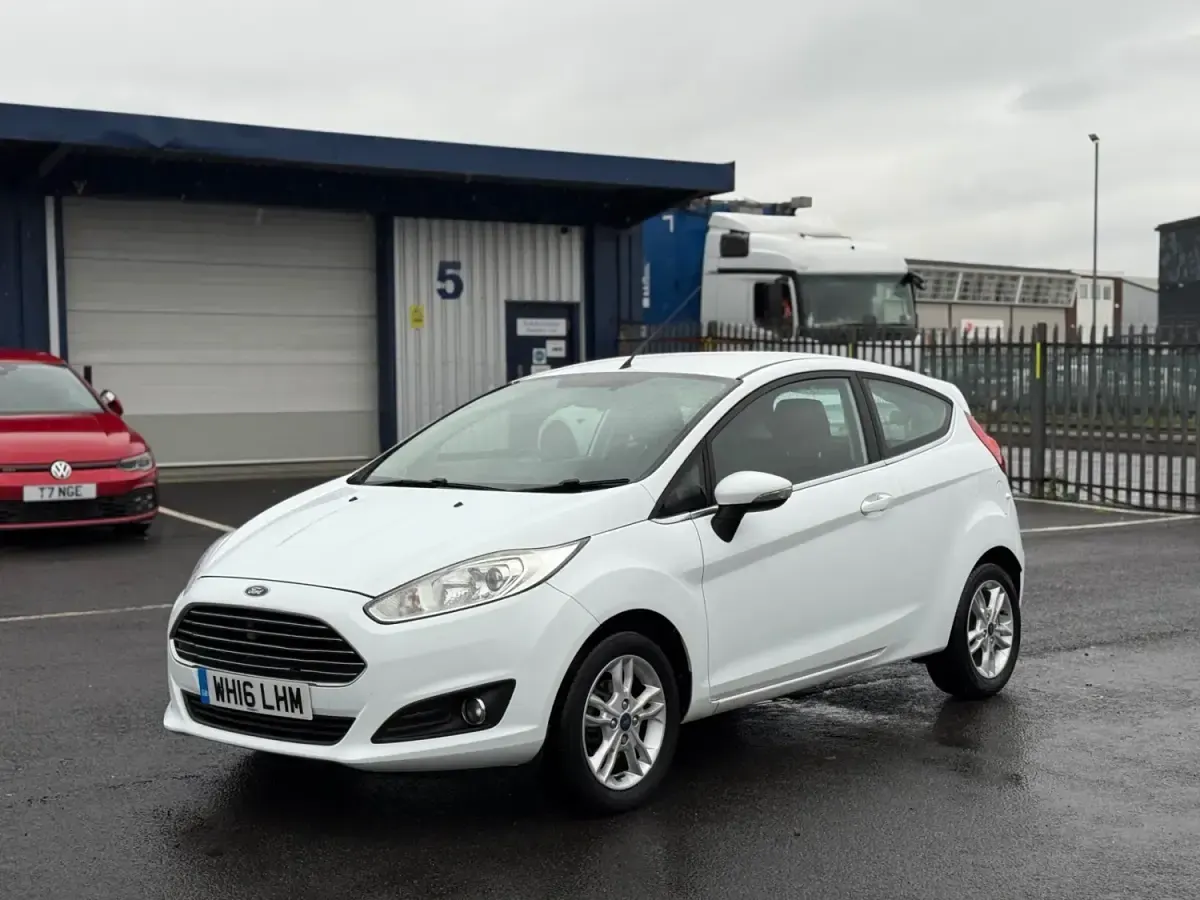 Usado Ford Fiesta Zetec 2016 Branco Citadino