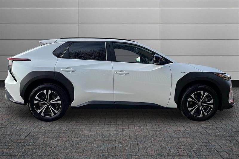Used Toyota bZ4X 150 kW (204 HP) 2025 White SUV