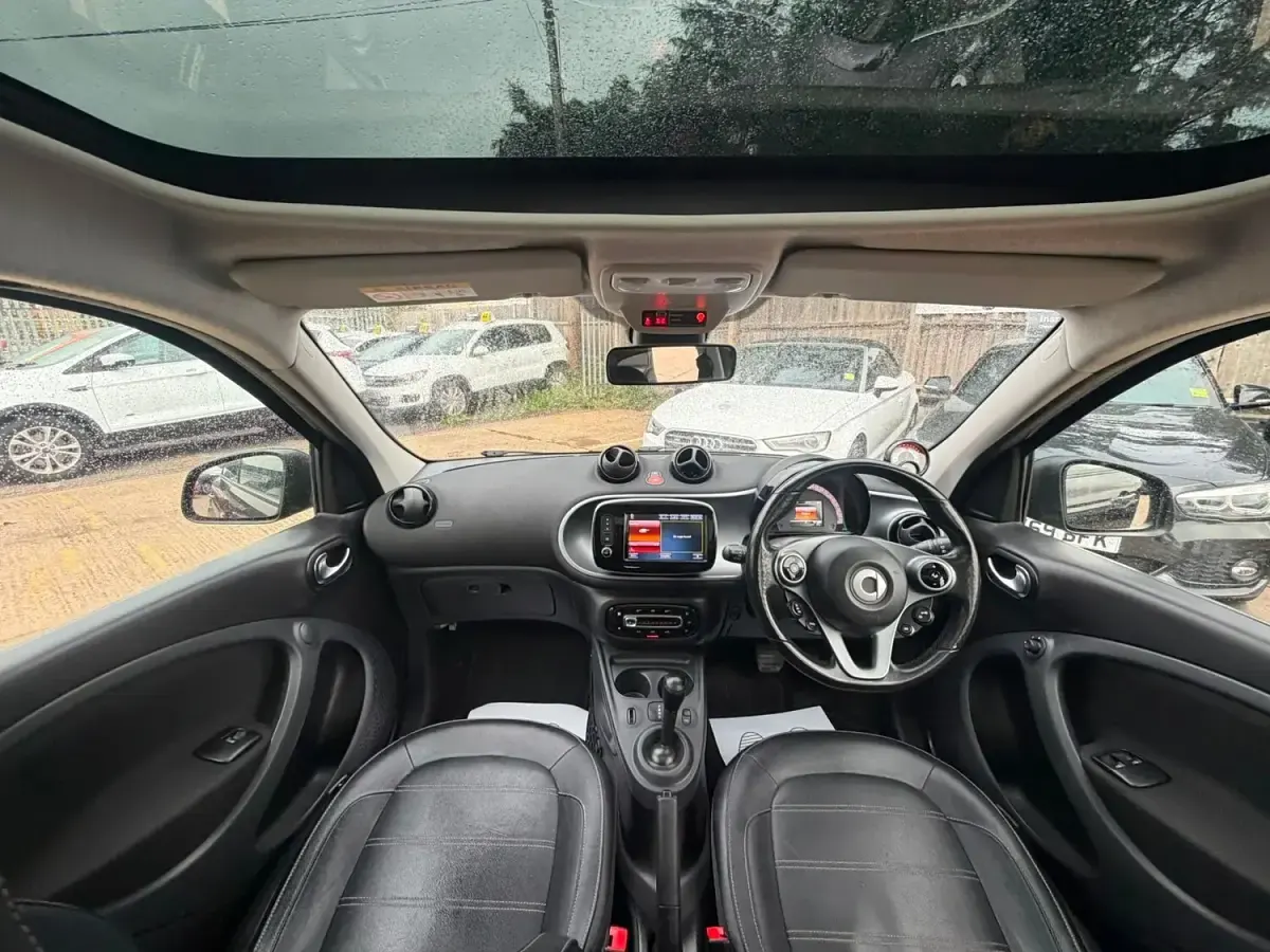 Used Smart ForFour Electric Drive Premium 60 kW (82 HP) 2018 Black Hatchback
