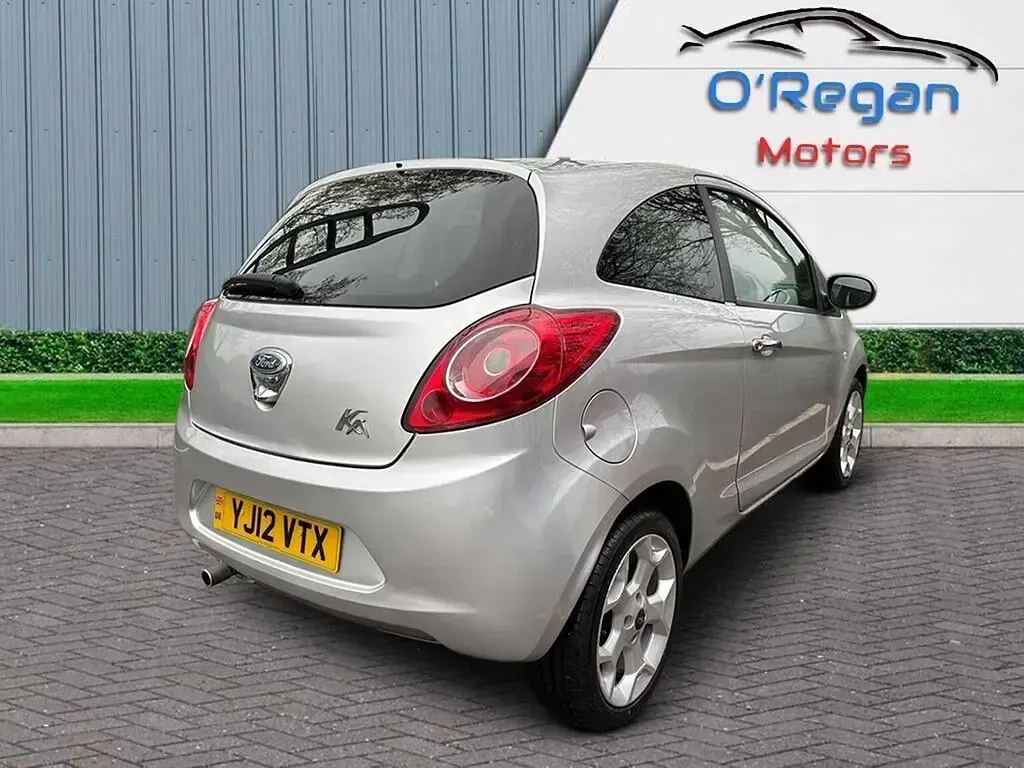 Begagnad Ford Ka Titanium 2012 Silver Halvkombi