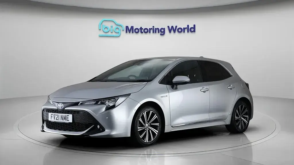 Usado Toyota Corolla Design 122 HP (89 kW) 2021 Prateado Citadino