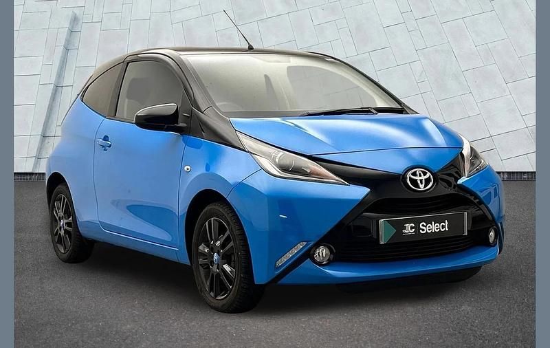 Used Toyota Aygo X-cite 69 HP (50 kW) 2016 Blue Hatchback