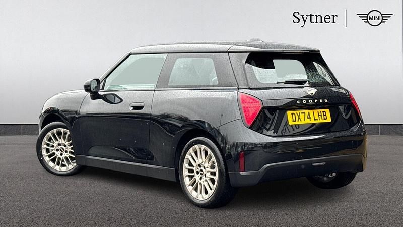 Used Mini Cooper Hatch 133 kW (181 HP) 2024 Black Hatchback