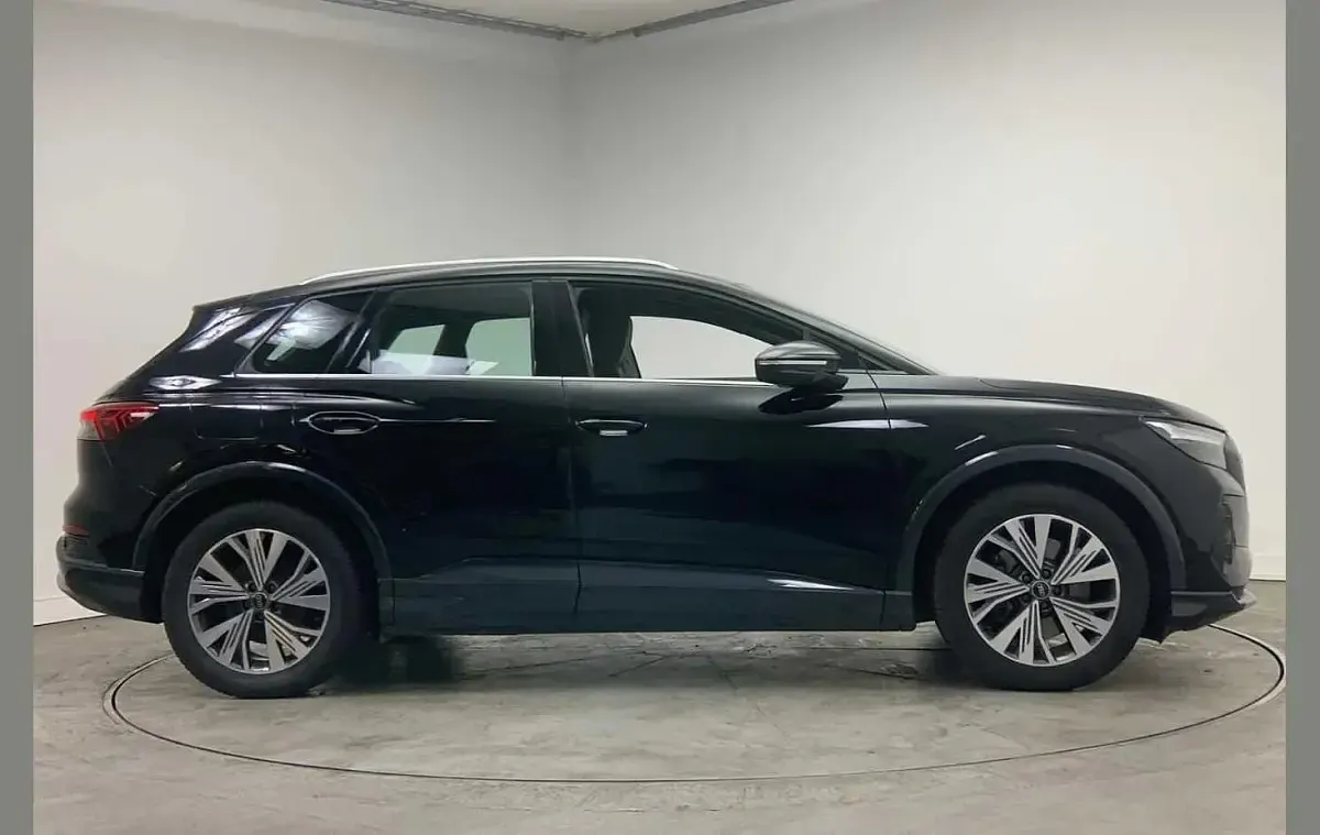 Usado Audi Q4 e-tron Sport 206 kW (281 HP) 2024 Preto SUV