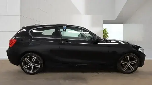 Used BMW 118 Sport Line 2019 Black Hatchback