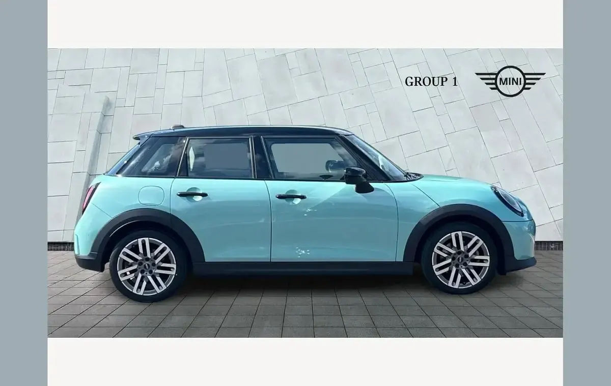 Used Mini Cooper Hatch 156 HP (114 kW) 2024 Green Hatchback