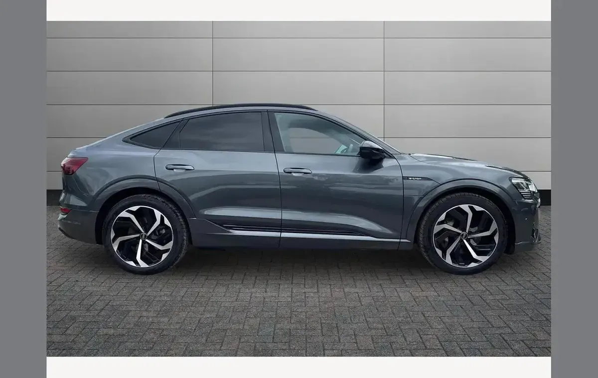Usado Audi e-tron Black Edition 300 kW (408 CV) 2023 Gris SUV