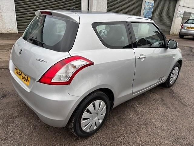Begagnad Suzuki Swift 2015 Silver Halvkombi